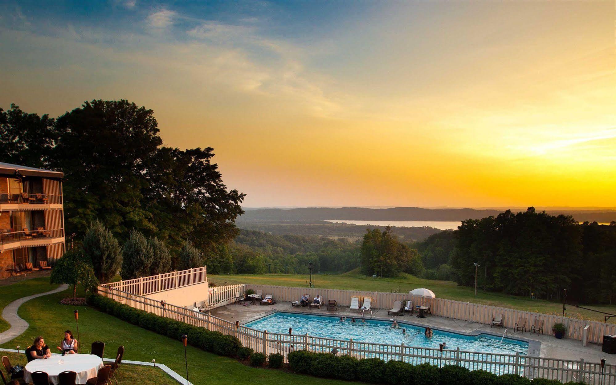Summit Village Bellaire Bagian luar foto